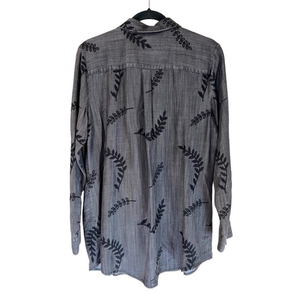 Soft Surroundings Papyrus Embroidered Chambray
Shirt in Gray
Size 1X - Picture 2 of 8